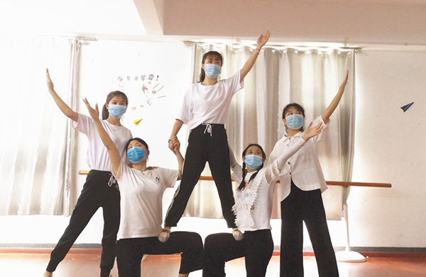 以“艺”战“疫” kaiyun登录中国入口登录学生自编舞蹈鼓舞抗疫斗志